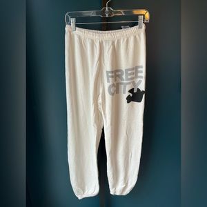 FREECITY sweatpant. Size Medium.